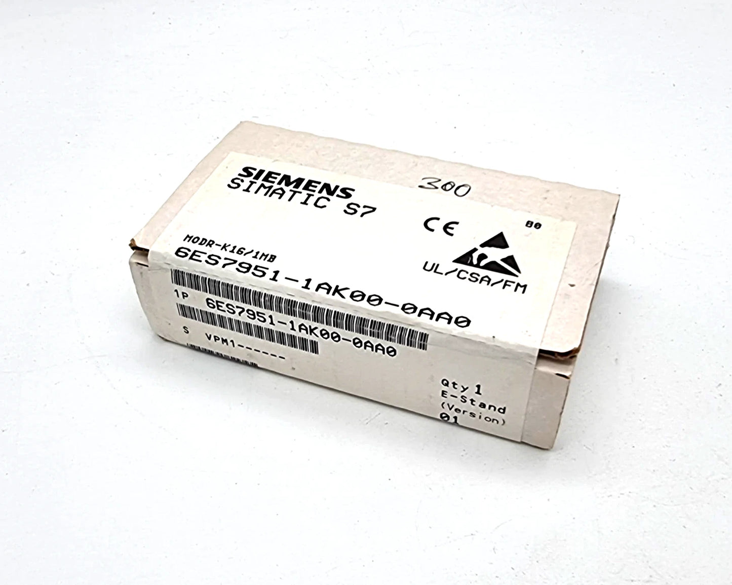 Siemens 6ES7951-1AK00-0AA0 S7 Memory Card RAM 1MB kurz | sealed in original packaging, labeled and unopened.