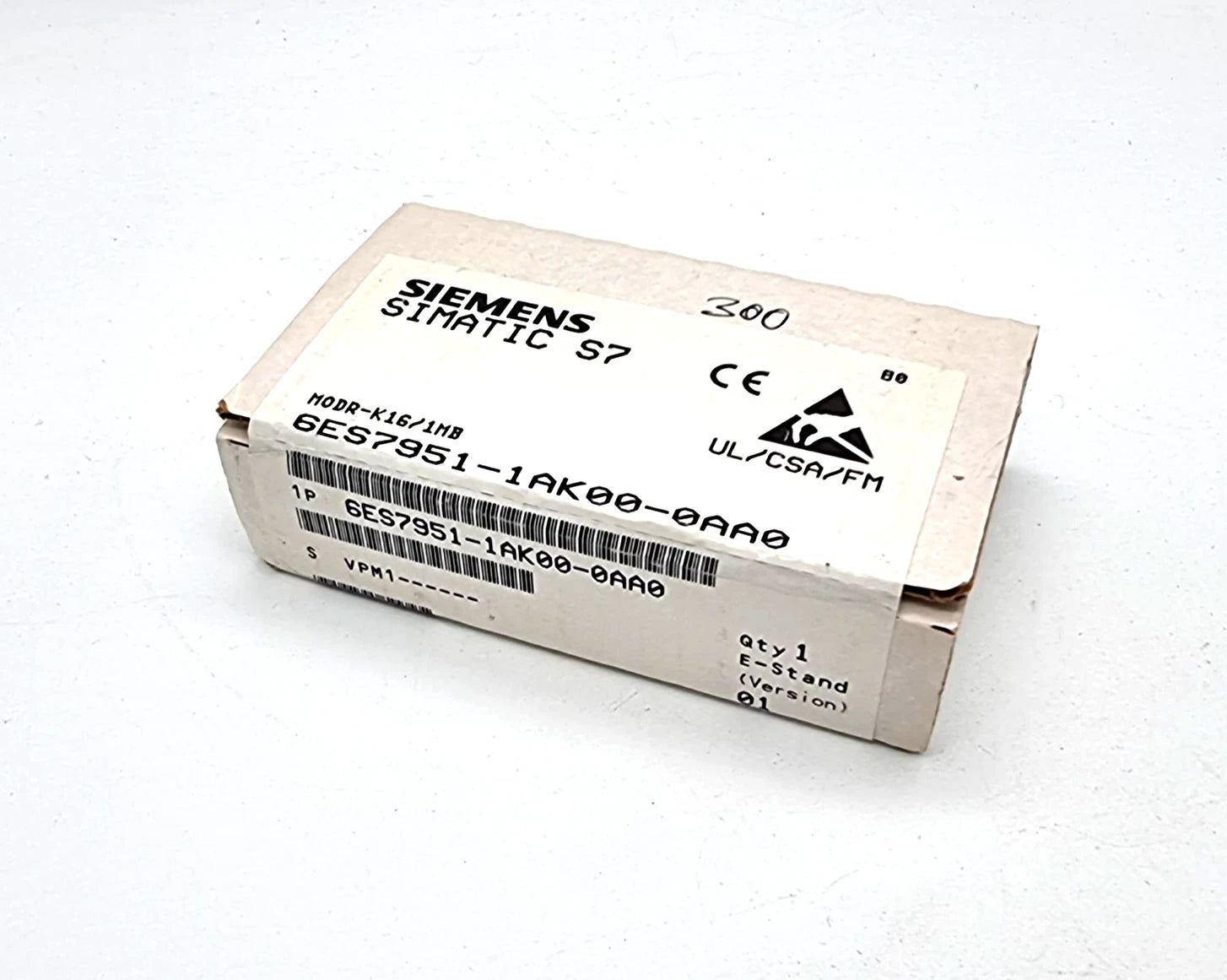 Siemens 6ES7951-1AK00-0AA0 S7 Memory Card RAM 1MB kurz | sealed in original packaging, labeled and unopened.