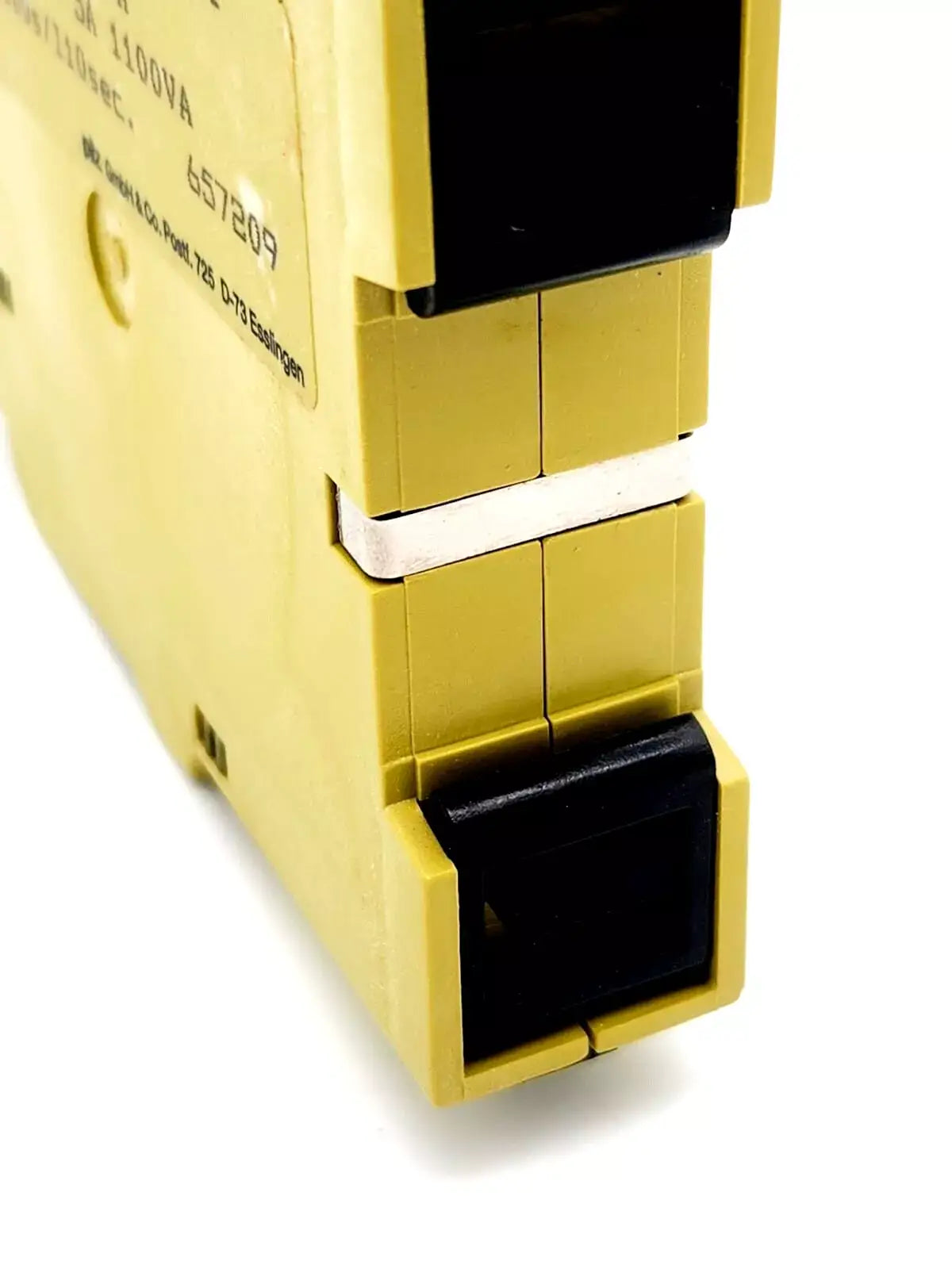 Close-up of Pilz 657209 ZTN/FBM Zeitrelais 24-60V, showing DIN-rail mounting design for time relay.