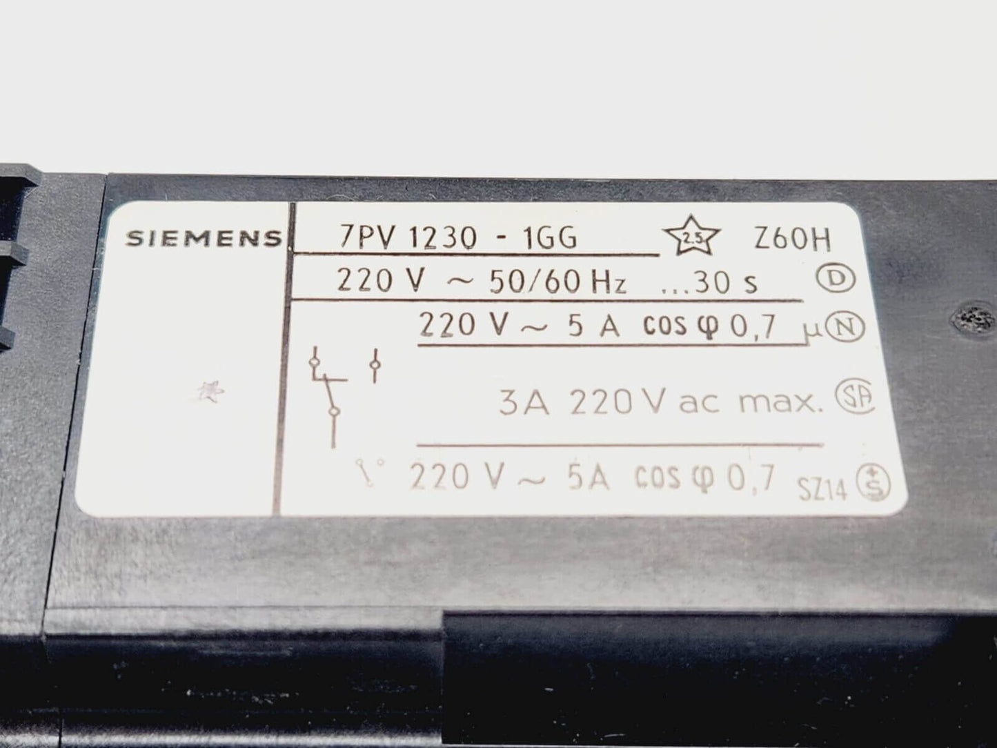Siemens 7PV1230-1GG electronic time relay 220V 0-30s label with specifications.