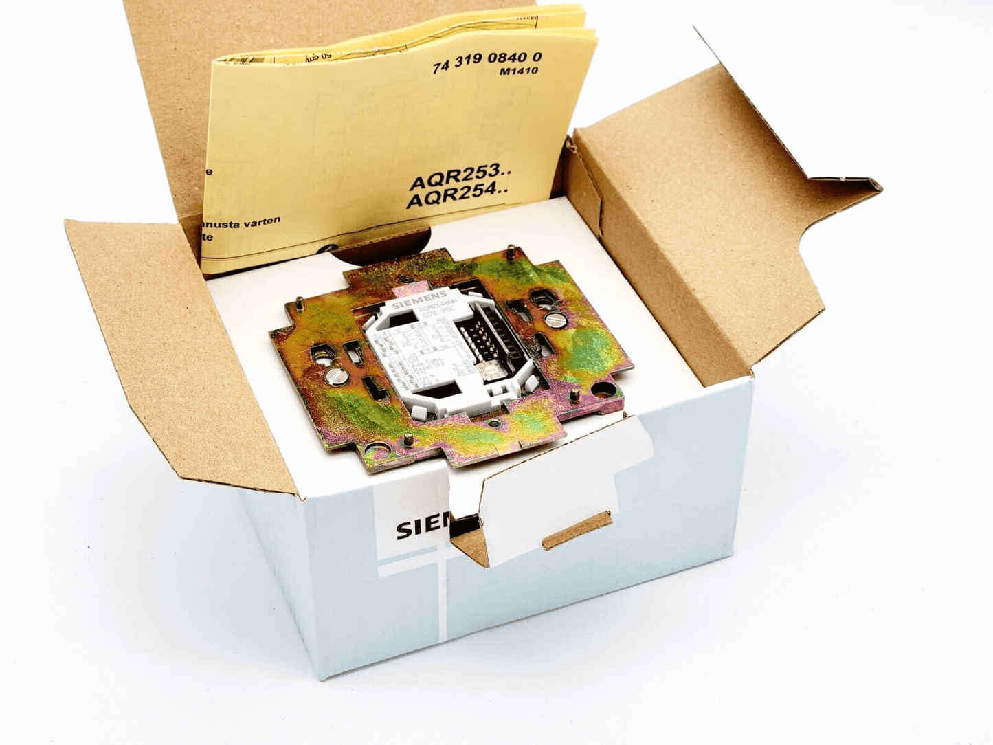 Siemens AQR2548NH basismodul with integrated VOC and CO2 measurement, model S55720-S151, in packaging box.