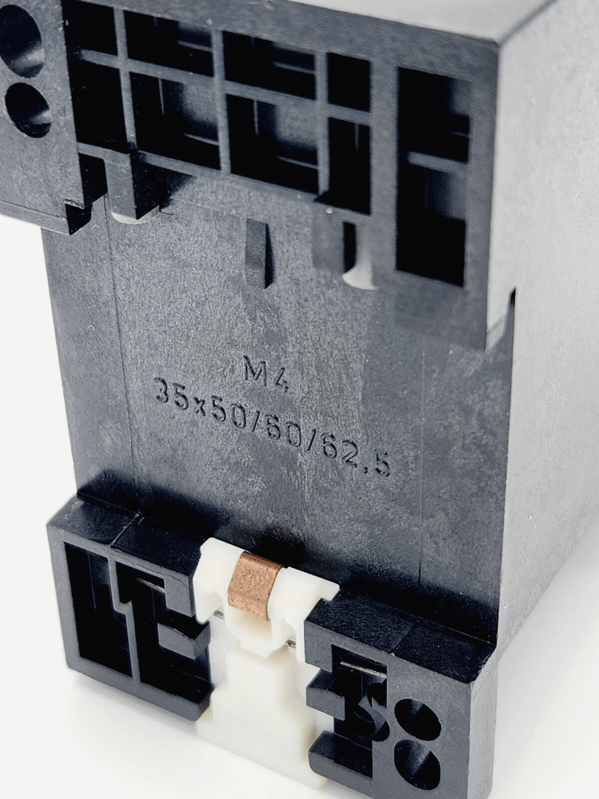 Close-up of Siemens 7PV1230-1GG electronic timer relay showing the M4 mount and 35x50/60/62.5 specifications.