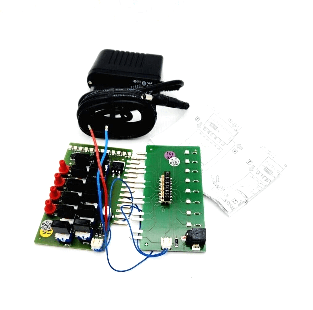 Eaton / Moeller 256278 EASY800-DC-SIM DC-Simulator für Steuerrelais with components and wiring on display