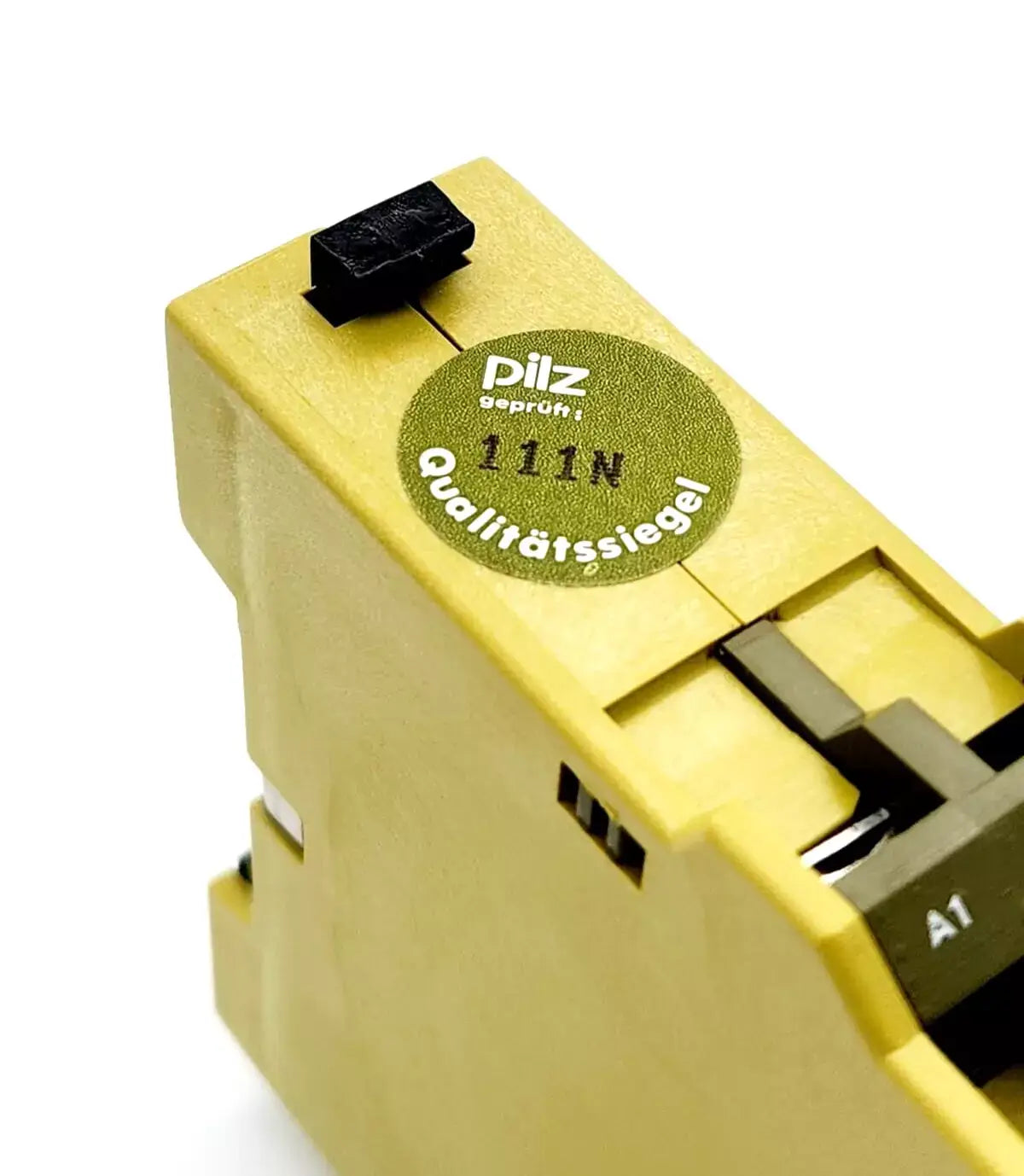 Pilz 657209 ZTN/FBM Zeitrelais 1UZ+1SZ 24-60V with quality seal and serial number 111N displayed on yellow casing.