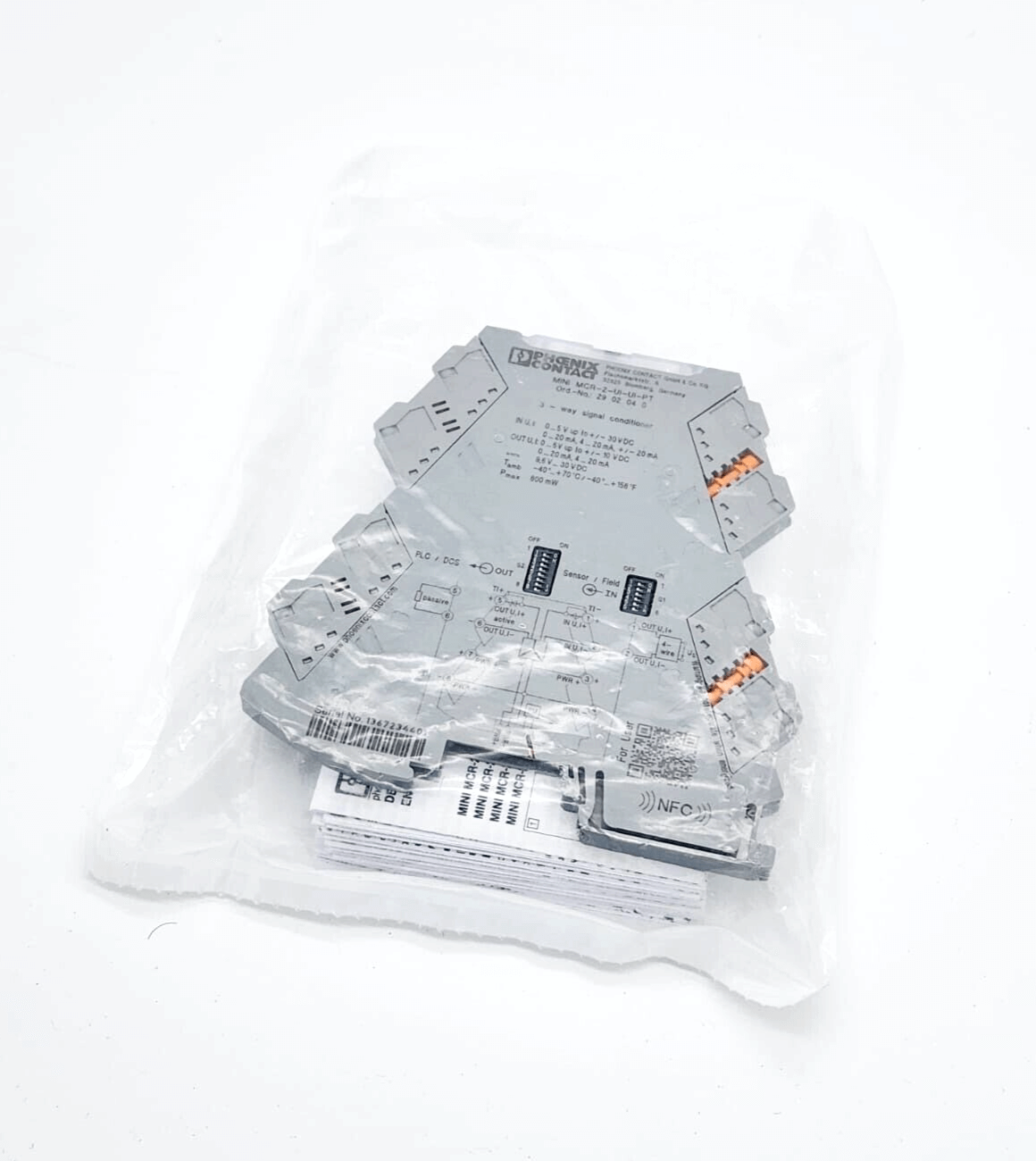 Phoenix Contact 2902040 MINI MCR-2-UI-UI-PT isolator with plug-in connection technology for signal isolation in packaging.