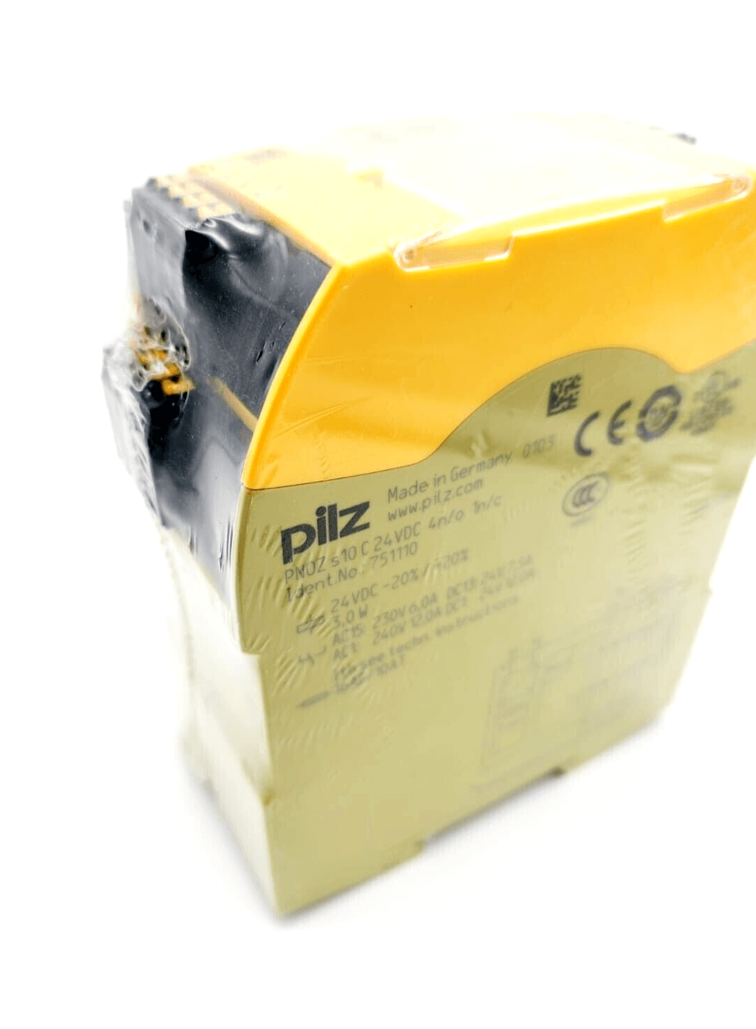 Pilz 751110 PNOZ s10 C safety relay device, 24VDC, features 4 n/o 1 n/c contacts, for safety-focused applications, 45mm wide.