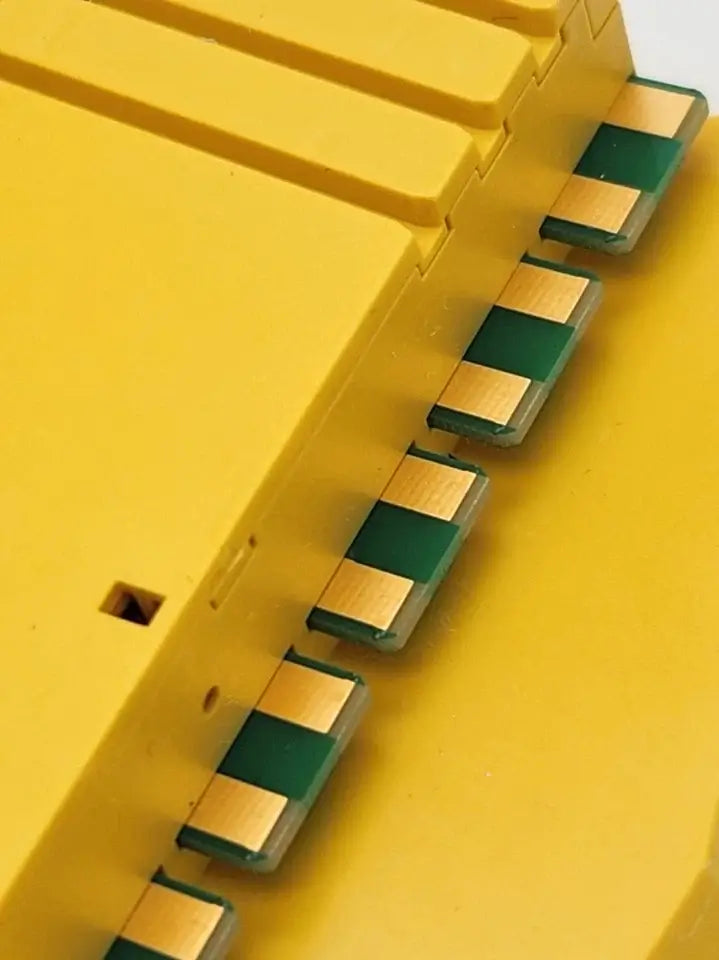 Close-up of B&R X20SLX210 Sicherheitsmodul 2 sichere digitale Eingänge Typ A 2 Pulsausgänge, showcasing connectivity ports.