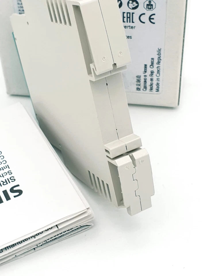 Siemens 3RS1721-1ET00 Schnittstellenwandler Passivtrenner 1-kanalig, new and original, product image showing detailed view.