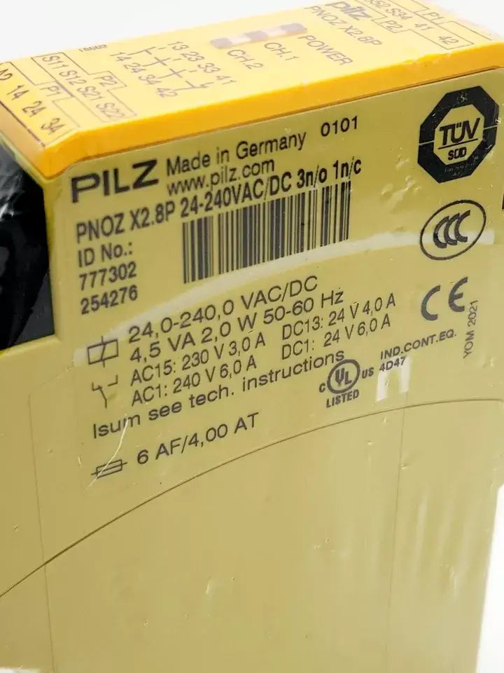 Pilz PNOZ X2.8P Sicherheitsschaltgerät, 24-240VAC/DC, safety relay, German made, product label and specifications visible.