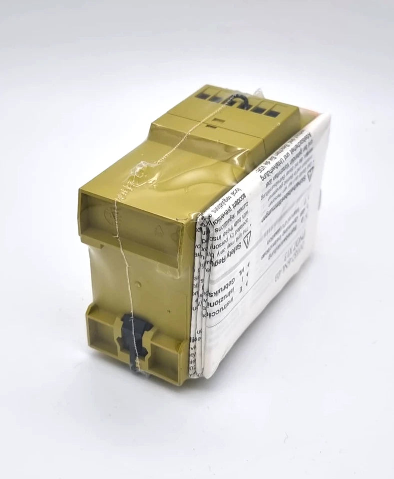 Pilz 774549 PNOZ X13 Sicherheitsschaltgerät 24VDC 5n/o 1n/c | sealed in packaging, new condition, side view.