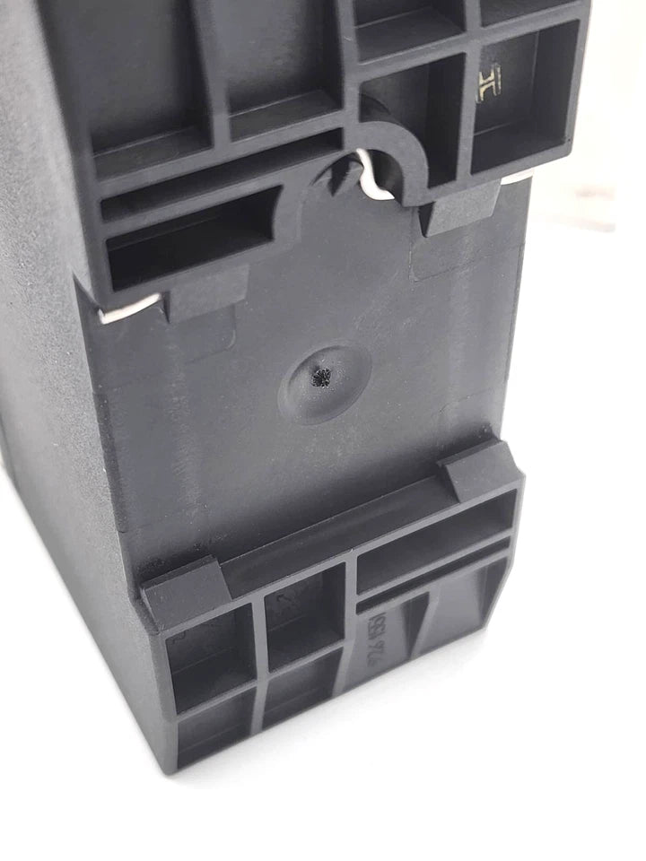 Siemens 3TK2845-1EB40 SIRIUS Sicherheitsschaltgerät DC 24 V close-up view