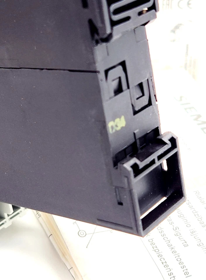 Siemens 3TK2822-1CB30 SIRIUS Sicherheitsschaltgerät AC/DC 24 V
