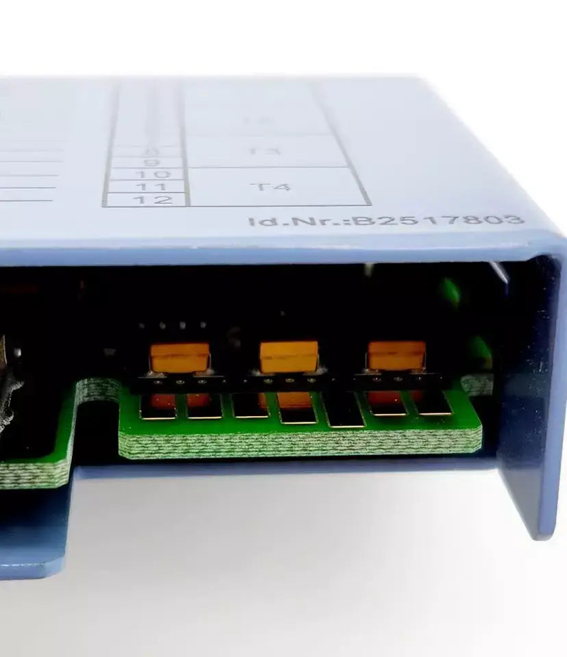 Close-up of B&R 7AT324.70 Analoges Eingangsmodul showcasing its input connectors and circuit board, highlighting the analog voltage signal input capacity.