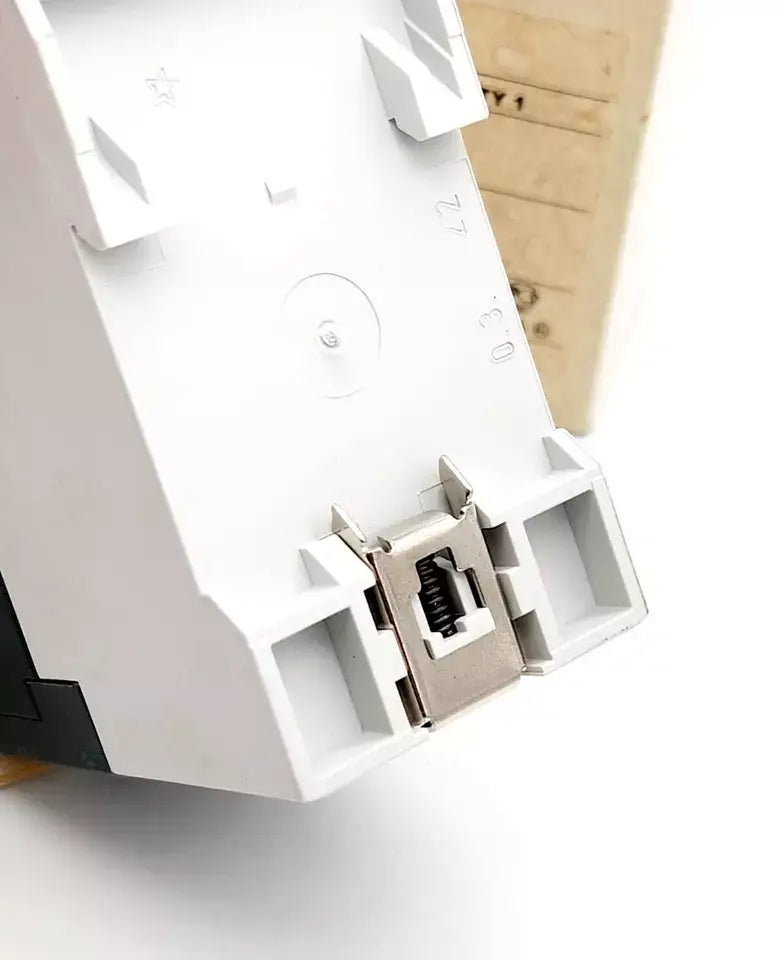 Close-up of ABB 1SVR450312R0500 CM-PFN 3 Phasen-Überwachungsrelais electrical relay in white, showing connection ports.