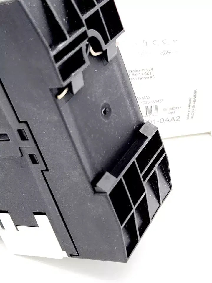 Siemens 3RK1402-3CE01-0AA2 AS-i SlimLine Module digital 4DI/4DQ, IP20 protection, 45mm width, shown with packaging.