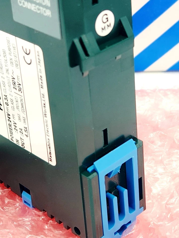 Matsushita Nais AFP0906 FP0-C14RS Kompakt-SPS in original packaging, showing connectors and labels with blue locking tab.