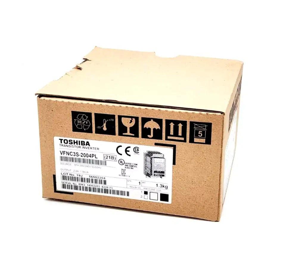 Box of TOSHIBA VFNC3S-2004PL variable frequency drive, labeled with specifications and handling symbols.