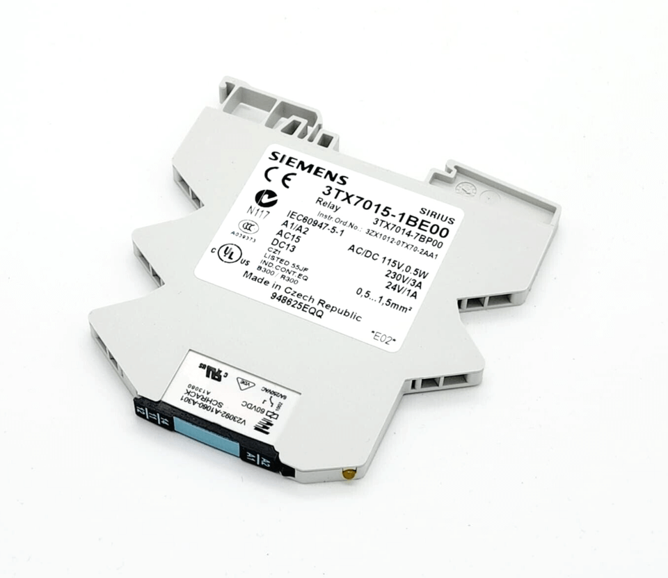 Siemens 3TX7015-1BE00 Relaiskoppler, AC/DC 115 V, single unit shown, compact design, white label details displayed prominently.