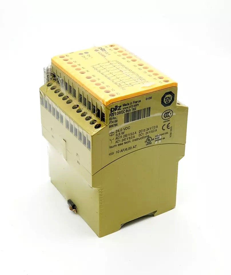 Pilz 774150 PZE 9 Sicherheitsschaltgerät 24VDC 8n/o 1n/c, unused, slightly damaged packaging, product image