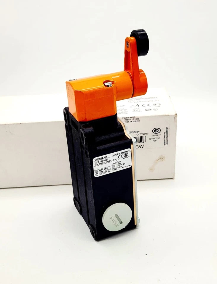 Siemens 3SE2303-0GW Metallgehäuse Positionsschalter mit Rollenstößel in Originalverpackung, Neu, IP65, für industrielle Anwendungen.