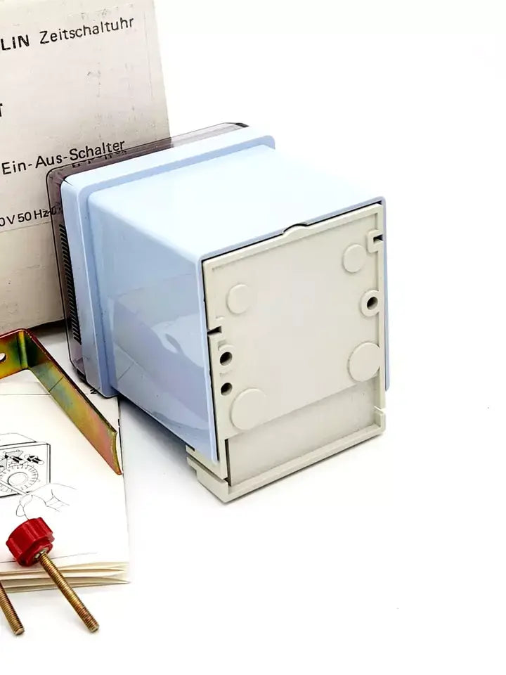 Grässlin Zeitschaltuhr Typ T Timer Switch 220V 50Hz 10A with accessories and manual, ready for immediate delivery.