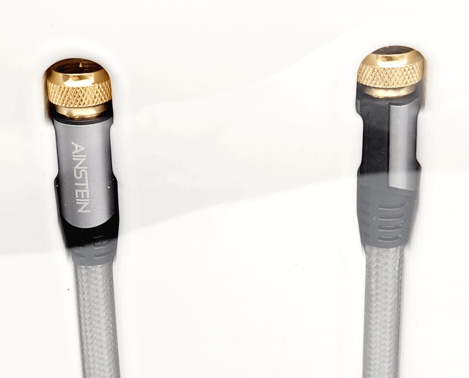 Ainstein 4m SAT-Anschlusskabel, grau, vergoldete Koaxial F-Stecker, 75Ω, für hochwertige Satellitenverbindungen.