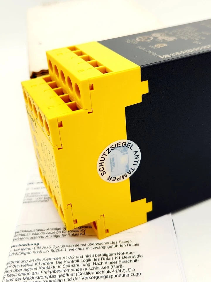 Moeller 18815602 ESR3-NO-31-230VAC Sicherheitssrelais in original packaging, showing technical safety features.