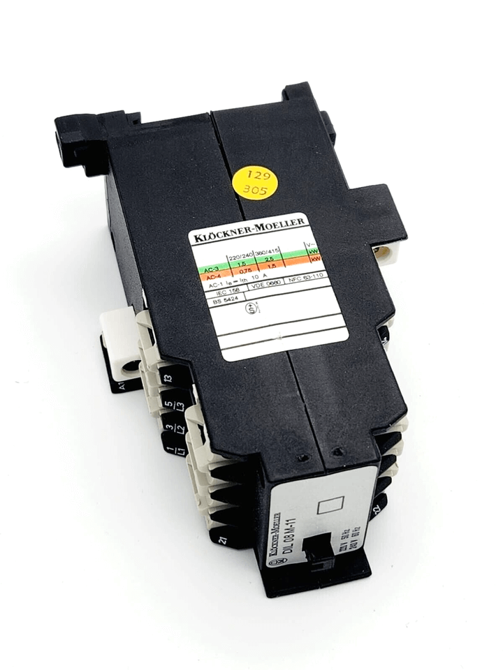 Moeller DIL08M-11 Universal-Schütz 10A 220V-50Hz relay for industrial automation and control, black and white design.