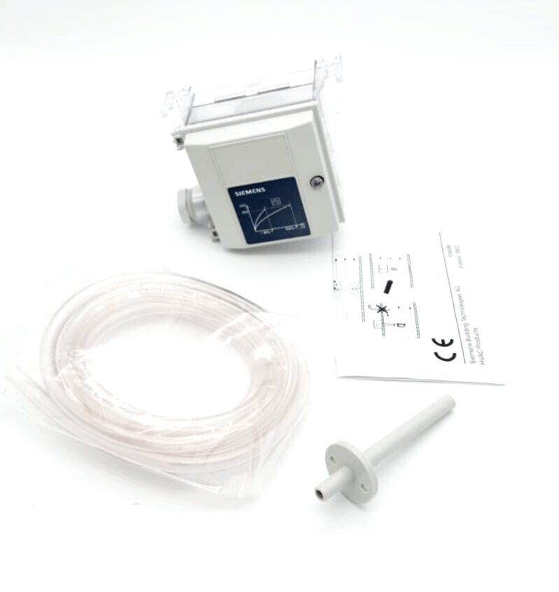 Siemens QBM65.2-1 Luftkanaldruckdifferenzfühler 0...100 Pa with accessories, including tubing and manual, shown in original packaging.