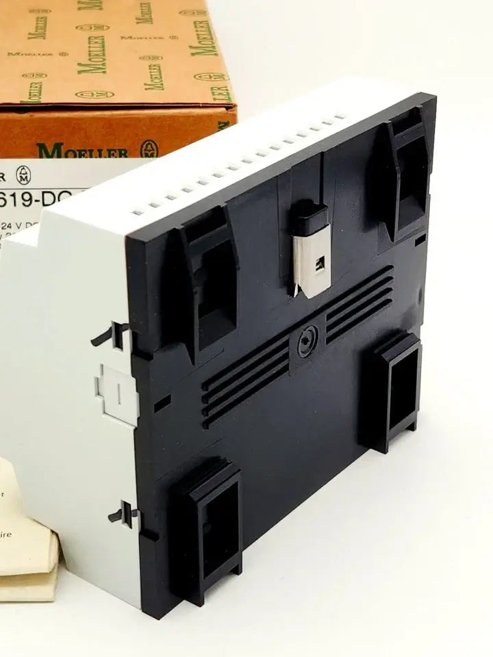 Eaton Moeller EASY619-DC-RC control relay, 24V DC, compact design with integrated LCD display, product number 224473