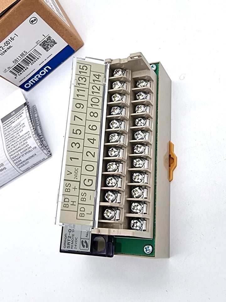 Omron SRT2-OD16-1 Digitalausgangsmodul 16x24VDC, remote I/O expansion module for control applications, new in original packaging.
