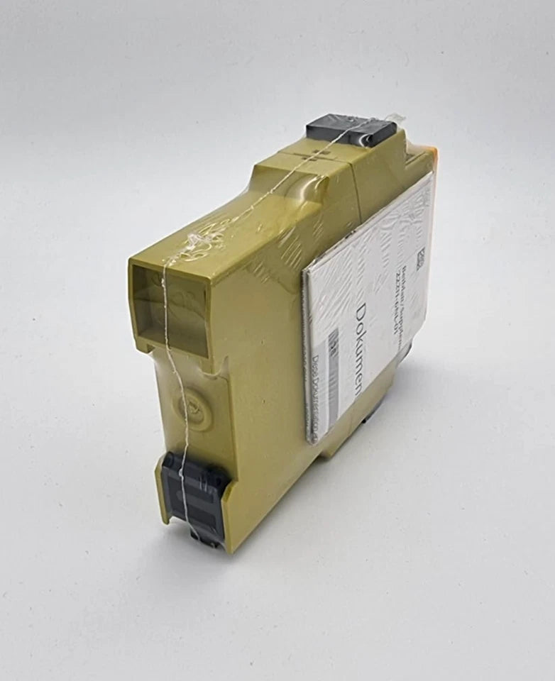 Pilz 777585 PZE X4P Kontakterweiterung 24VDC 4n/o | sealed, showing original packaging.