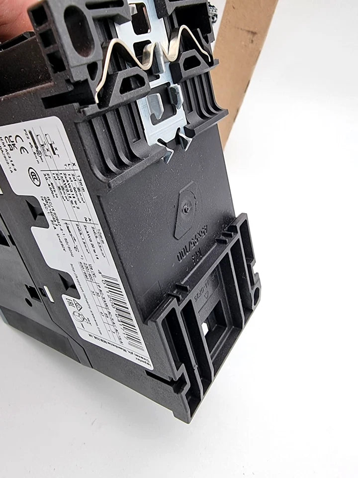 Siemens 3RT2037-3NB30 Leistungsschütz AC3e:30kW 1S+1Ö AC/DC20-33V, originalverpackt, Seitenansicht