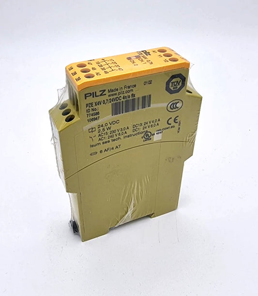 Pilz 774586 PZE X4V Kontakterweiterung 0,7/24VDC 4n/o fix | sealed, new in original packaging, safety relay module.