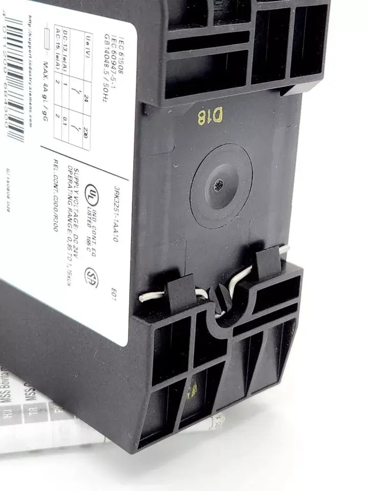 Siemens 3RK3251-1AA10 SIRIUS Erweiterungsmodul with labels and connectors, part of modular safety system.