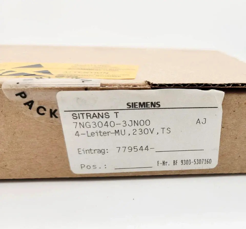 Sealed Siemens 7NG3040-3JN00 SITRANS T 230V TS temperature transmitter box with label.