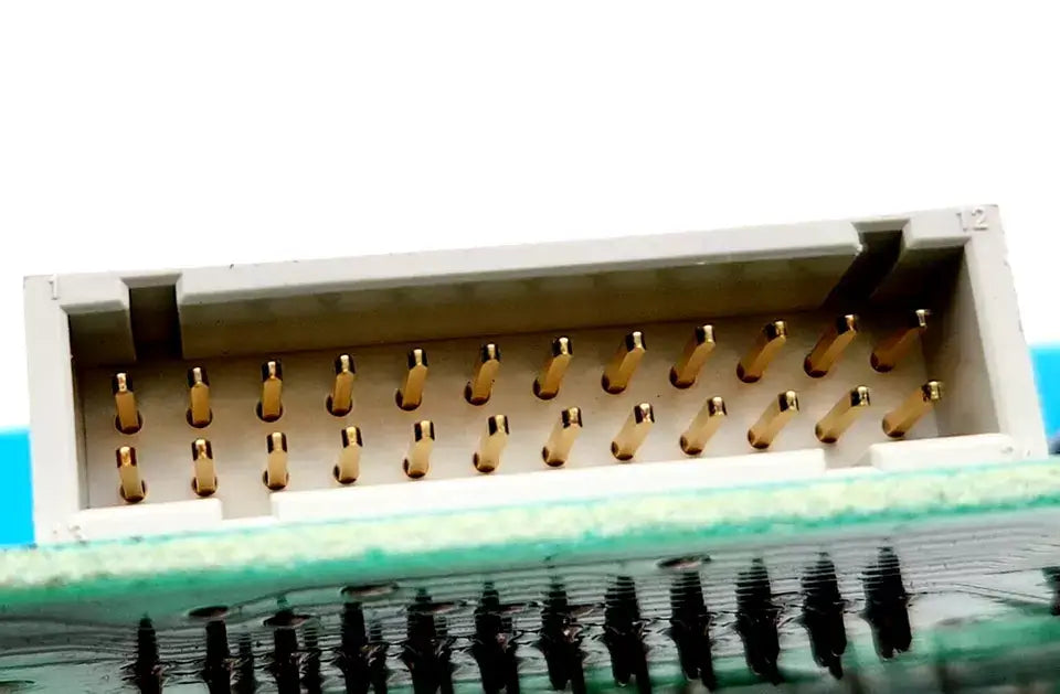 Close-up of a Hitachi RY/SSR OUT 33029692-1 POM-RBH Programmable-Controller connector pins in original condition.