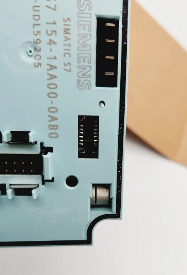 Siemens 6ES7154-1AA00-0AB0 SIMATIC DP PROFIBUS Interface-Modul IM154-1 close-up view