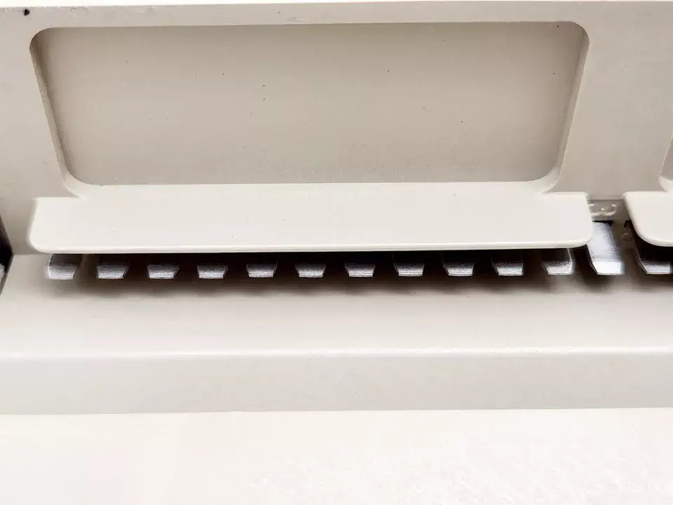 Siemens 6ES5470-7LA12 SIMATIC S5 Analogausgabe 470 Floating E-Stand: 07 - close-up of 4 analog output ports in open packaging