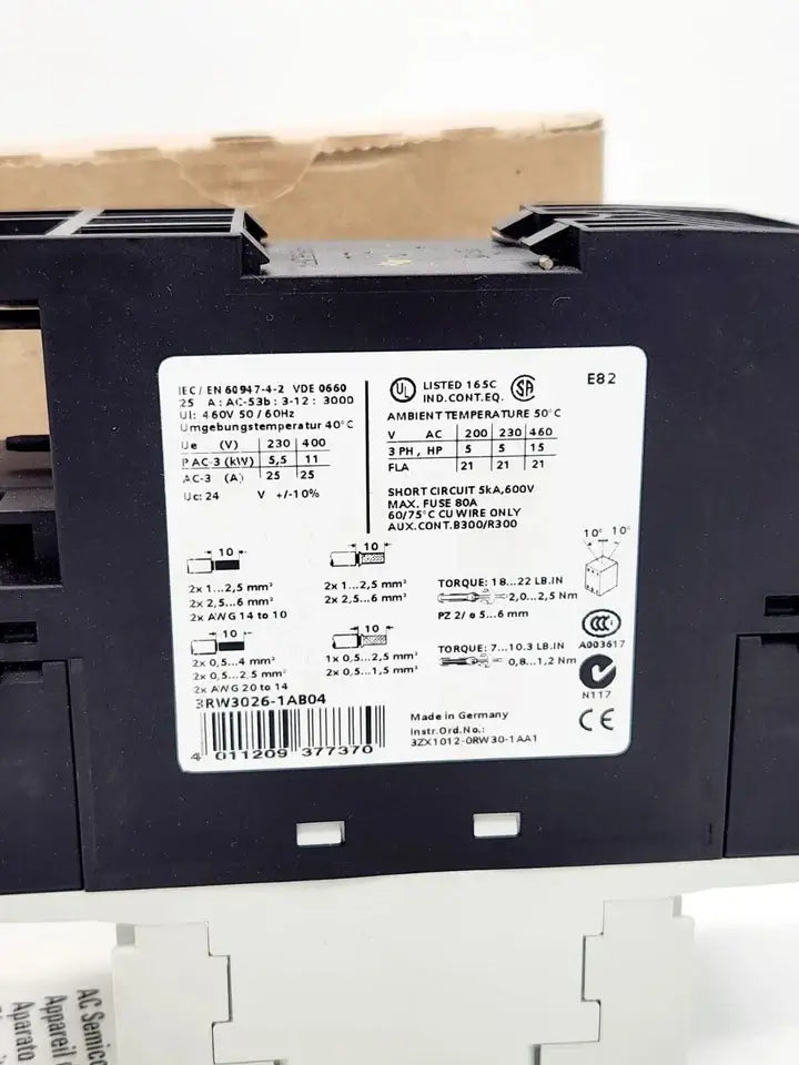 Close-up of Siemens 3RW3026-1AB04 SIRIUS Sanftstarter S0 25A 11kW/400V AC 200-460 V with technical specifications label.