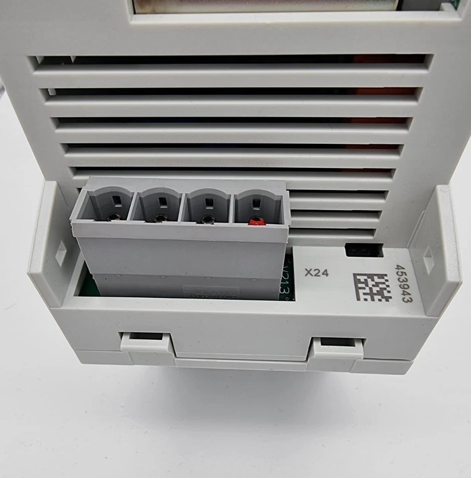 Close-up of Lenze 13470118 ECSEA004C4B Achsmodul 4.0A showing connections and slots on the side. New and unused condition.