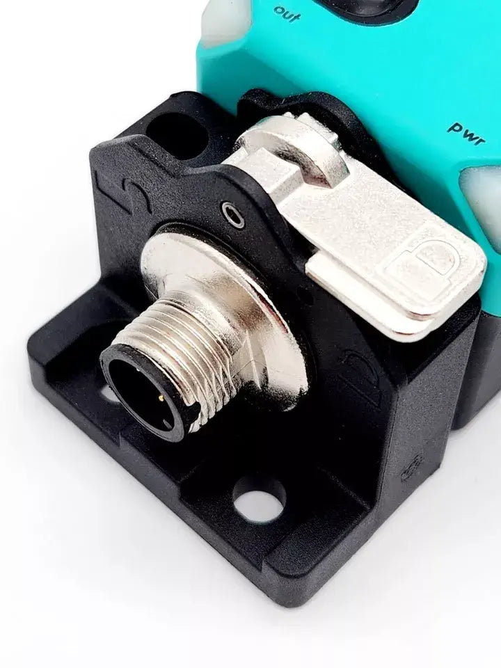 Close-up of Pepperl+Fuchs 277770 Ultraschallsensor UC4000-L2-I-V15 showing connection port and components.