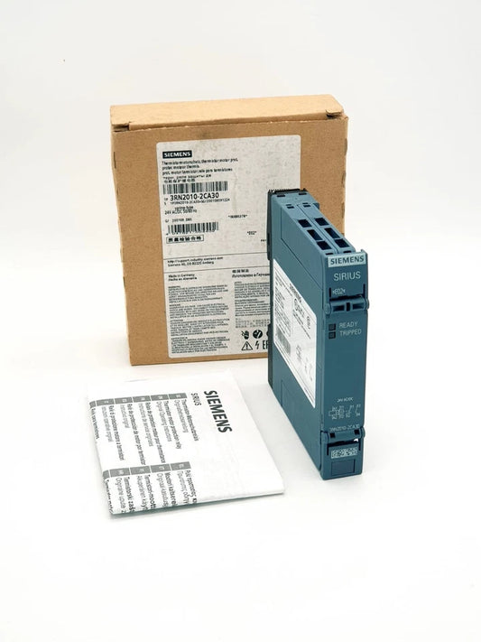 Siemens 3RN2010-2CA30 Thermistor-Motorschutzrelais AC/DC 24 V shown with packaging and manual.