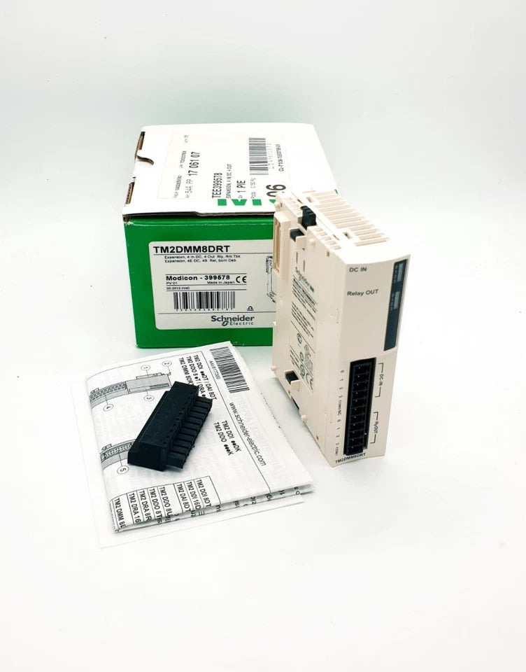 Schneider Electric 399578 TM2DMM8DRT E/A-Modul M238 4 E 24 V DC 4A with packaging and components
