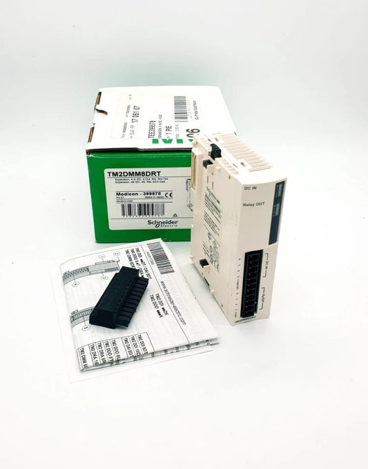 Schneider Electric 399578 TM2DMM8DRT E/A-Modul M238 4 E 24 V DC 4A with packaging and components