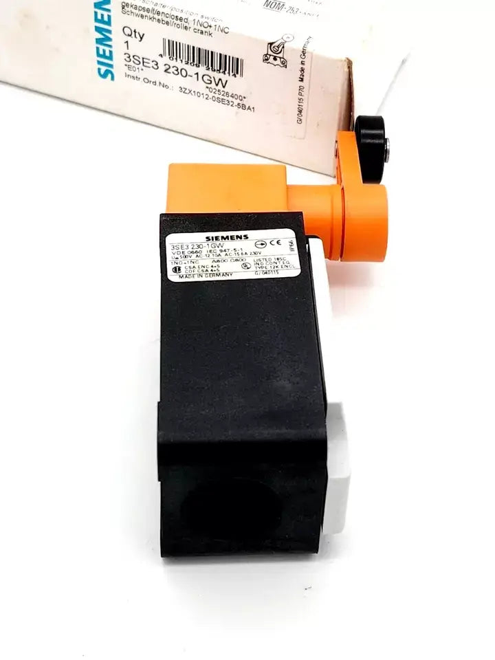 Siemens 3SE3230-1GW Positionsschalter gekapselt IP65 with swing lever actuator showing technical specifications and DIN EN 50 041 compliance.