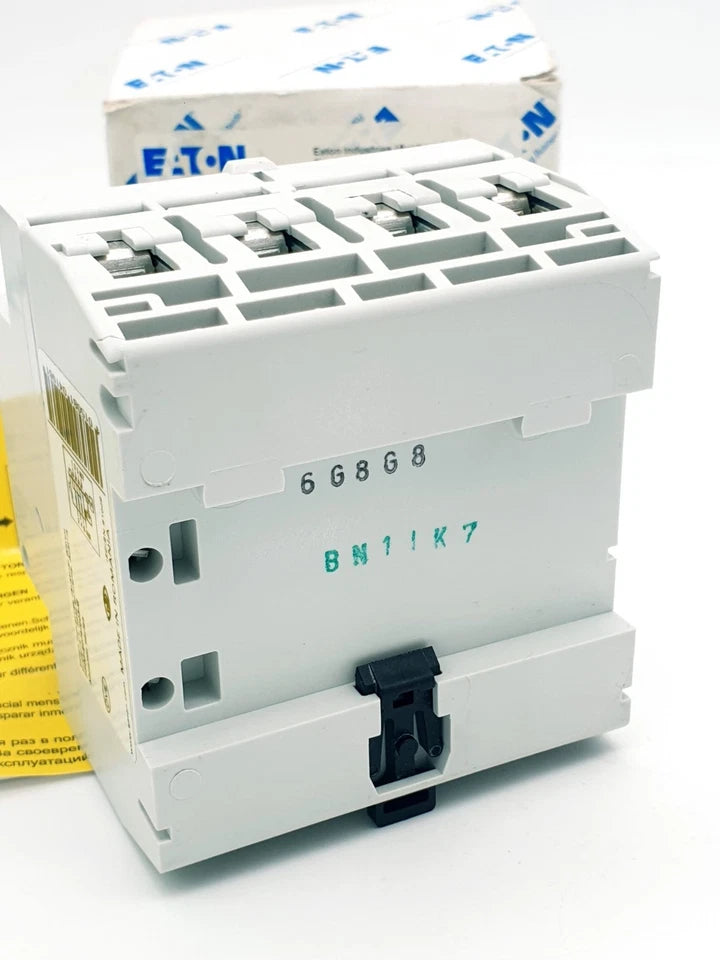 Eaton 235453 PFIM-40/4/003-G-MW Fehlerstromschutzschalter 40A 4p 30mA Typ G with packaging in background