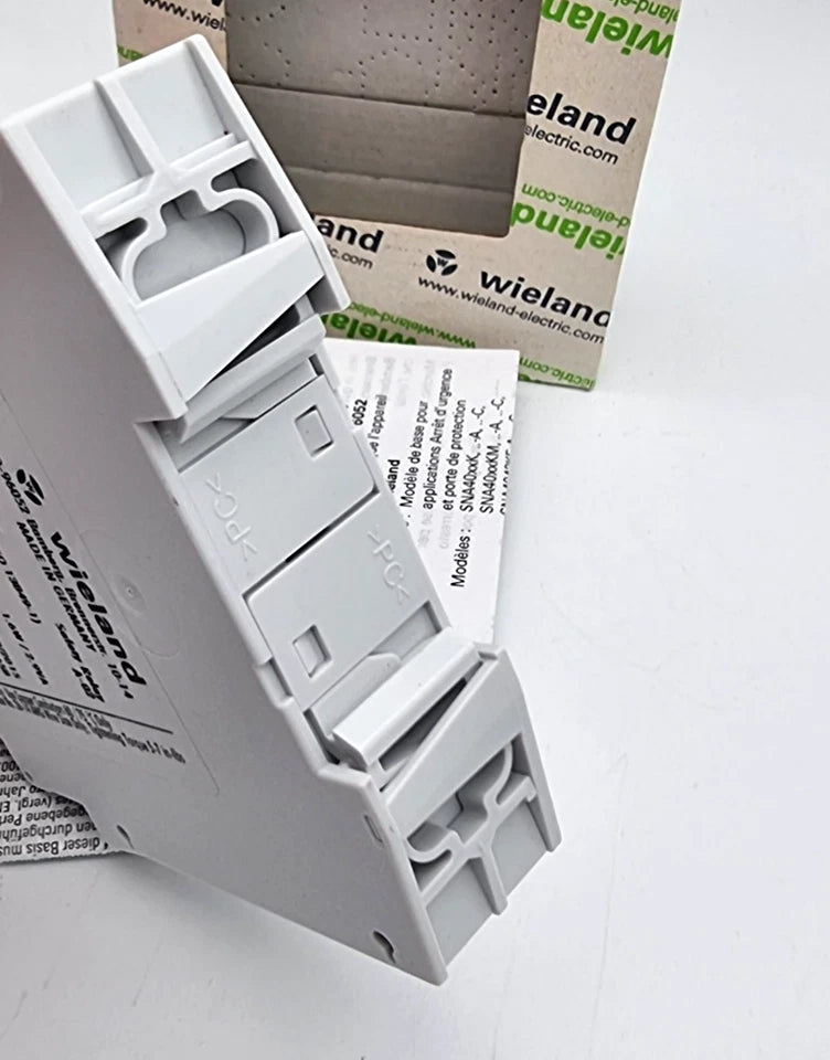 Wieland R1.188.1810.0 SNA4043K-A Sicherheitsschaltgerät in Verpackung dargestellt auf einem Tisch