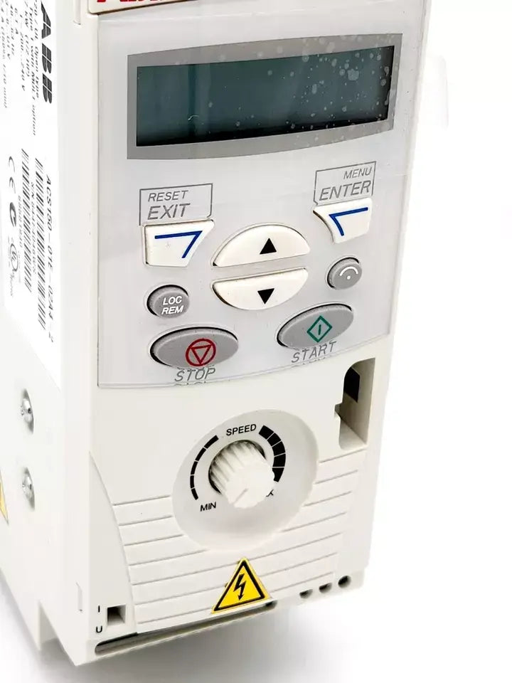 ABB ACS150-01E-02A4-2 Frequenzumrichter 0,37 kW 240 VAC / 2,4 A 500Hz control panel close-up