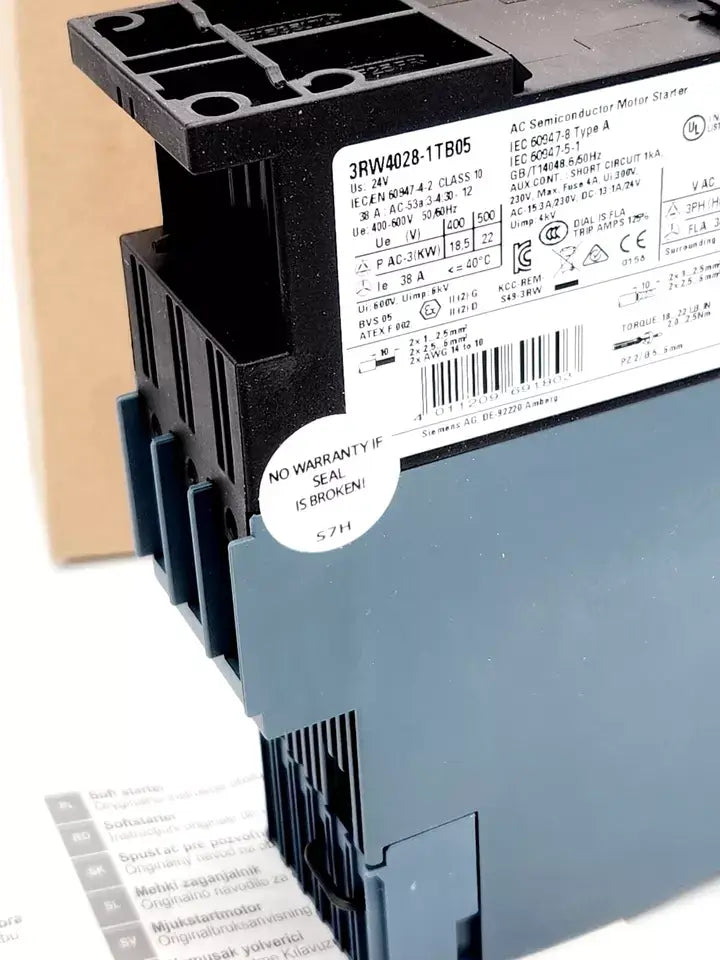 Siemens 3RW4028-1TB05 SIRIUS Sanftstarter S0 38A 22 kW/500V in original packaging, showing technical details and warranty seal.
